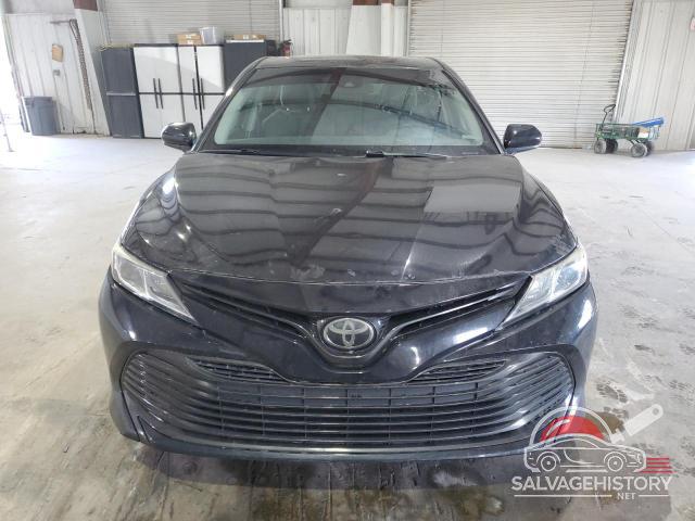 4T1B11HK3JU055601 2018 TOYOTA CAMRY photo no. 5