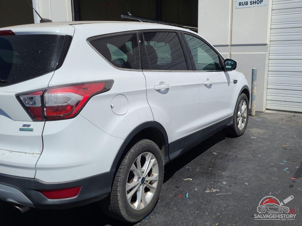 1FMCU0GD8HUA95868 2017 FORD ESCAPE photo no. 8