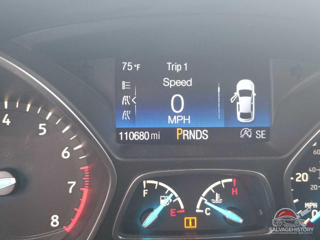 1FMCU0GD0HUB54072 2017 FORD ESCAPE photo no. 2