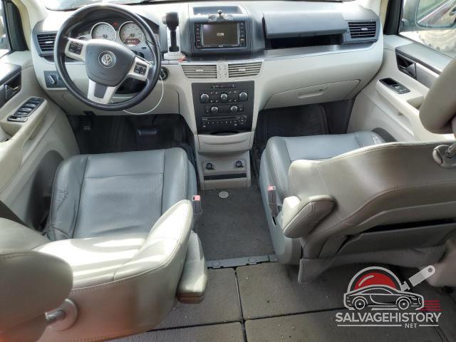 2V4RW3DG5BR767131 2011 VOLKSWAGEN ROUTAN photo no. 8