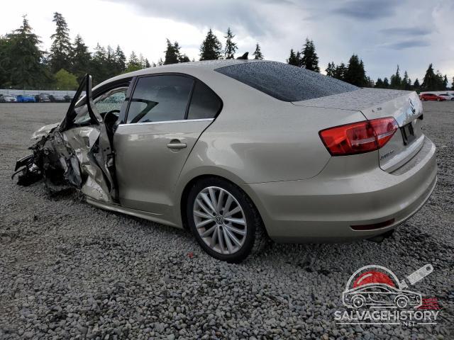 3VWD17AJ1FM231958 2015 VOLKSWAGEN JETTA photo no. 2