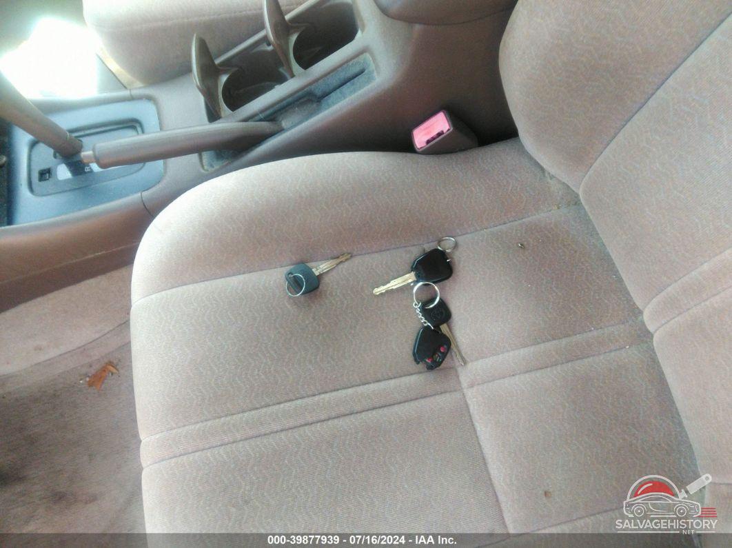 4T1BG22K1WU231226 1998 TOYOTA CAMRY photo no. 11