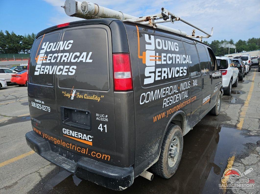 1GCZGGFG6H1168053 2017 CHEVROLET EXPRESS 3500 photo no. 4