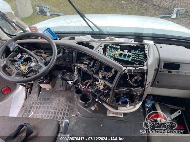 4V4NC9EH4JN979756 2018 VOLVO VNL photo no. 5