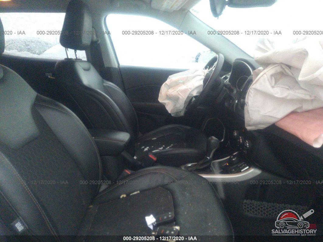 3C4NJDBB8JT223609 2018 JEEP COMPASS photo no. 5