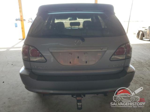 JTJGF10U130159133 2003 LEXUS RX300 photo no. 6