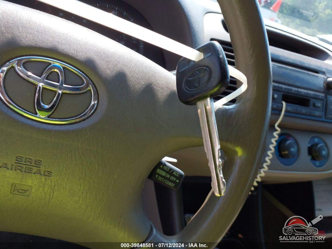 JTDBE32K320023995 2002 TOYOTA CAMRY photo no. 11