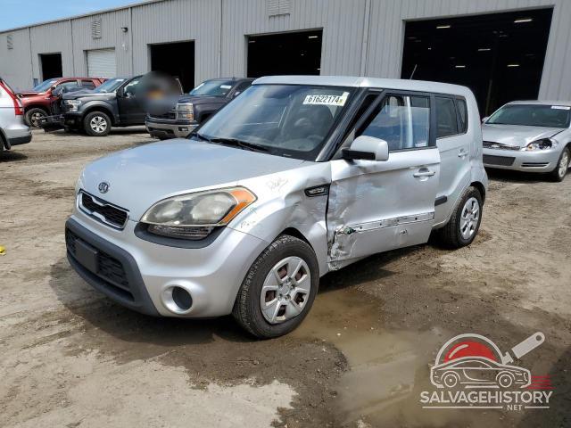 KNDJT2A50C7390384 2012 KIA SOUL photo no. 4