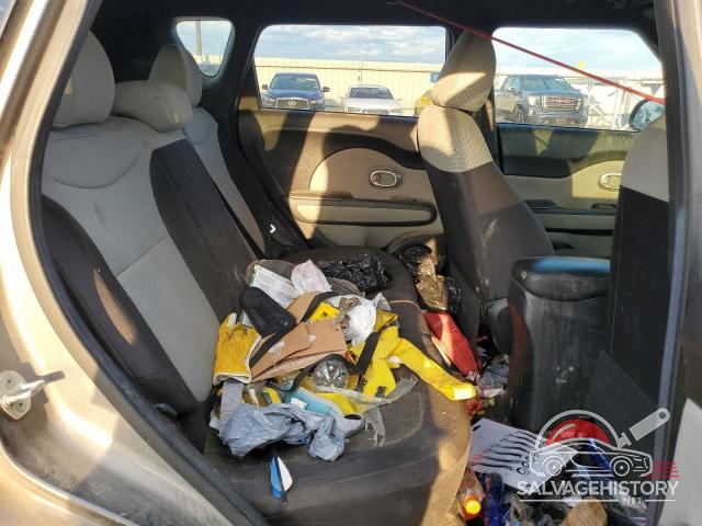 KNDJN2A25F7235009 2015 KIA SOUL photo no. 10