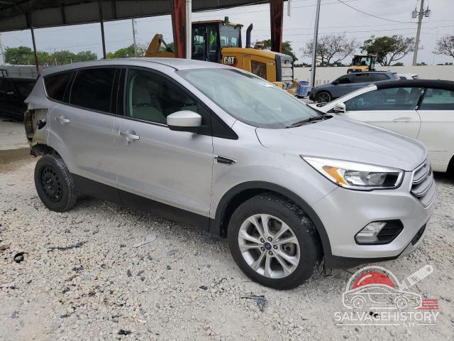 1FMCU9G96HUC07549 2017 FORD ESCAPE photo no. 4