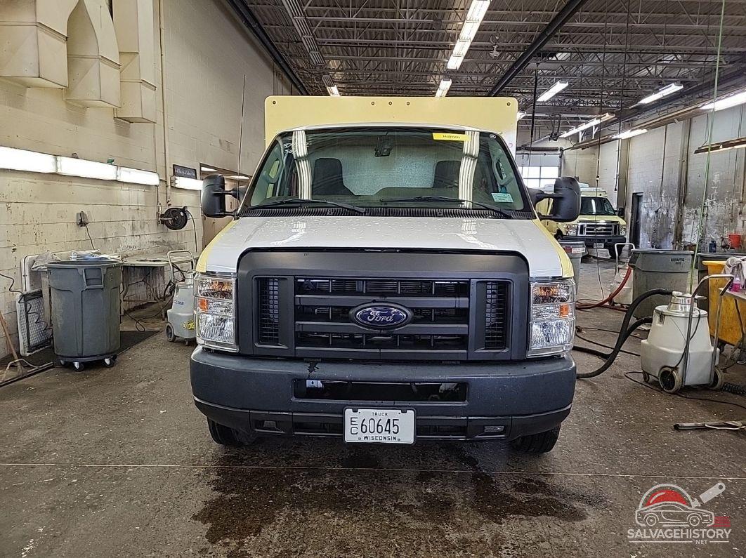 1FDXE4FSXJDC18937 2018 FORD E-450 CUTAWAY photo no. 2