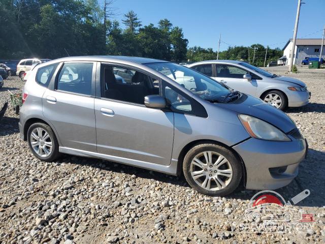 JHMGE8H4XAS015275 2010 HONDA FIT photo no. 4