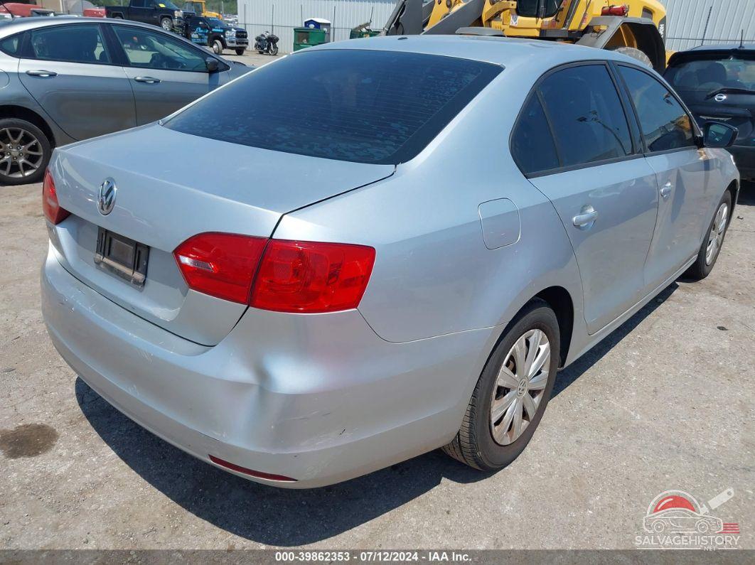 3VW2K7AJ5EM300122 2014 VOLKSWAGEN JETTA photo no. 4