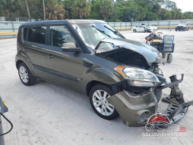 KNDJT2A63D7502928 2013 KIA SOUL photo no. 4