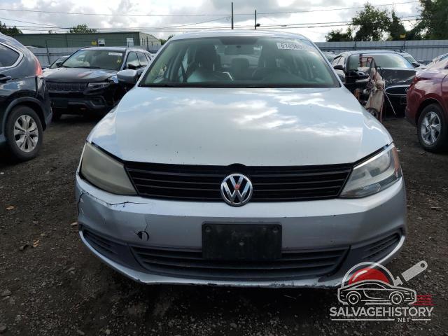 3VWD17AJ9EM257514 2014 VOLKSWAGEN JETTA photo no. 5