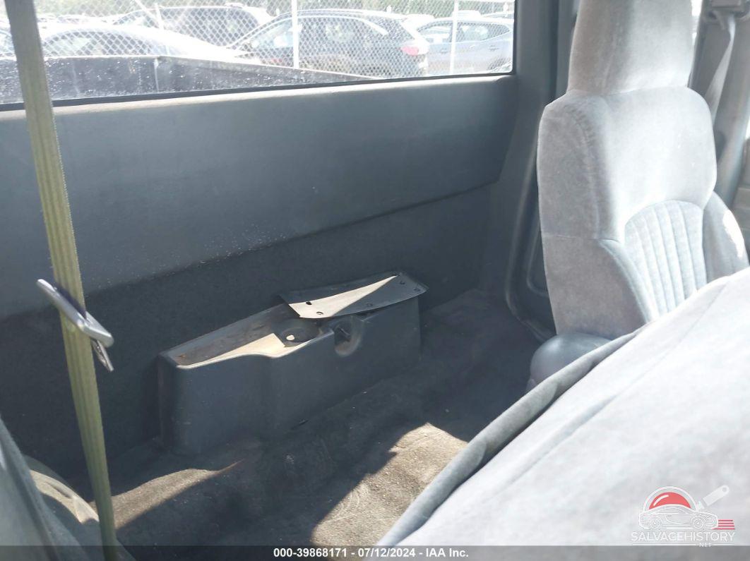 1GCDT19W728260308 2002 CHEVROLET S-10 photo no. 8