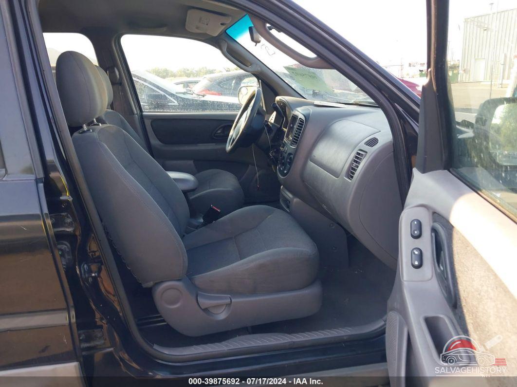 1FMYU04182KD99804 2002 FORD ESCAPE photo no. 5