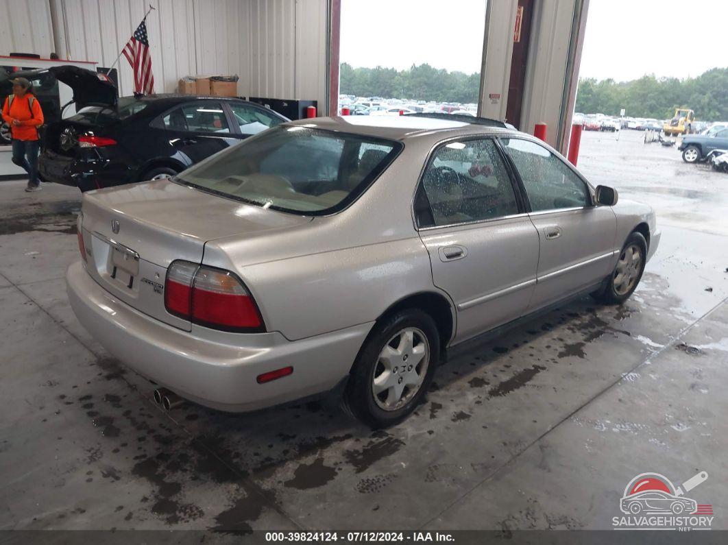 1HGCE6679VA027139 1997 HONDA ACCORD photo no. 4