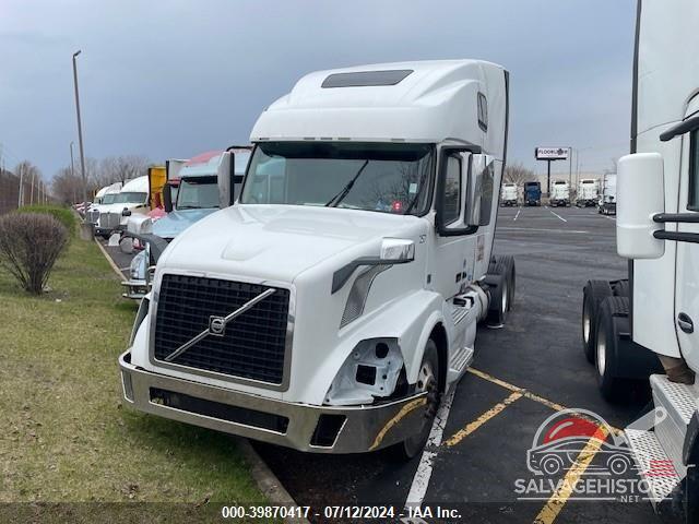 4V4NC9EH4JN979756 2018 VOLVO VNL photo no. 2