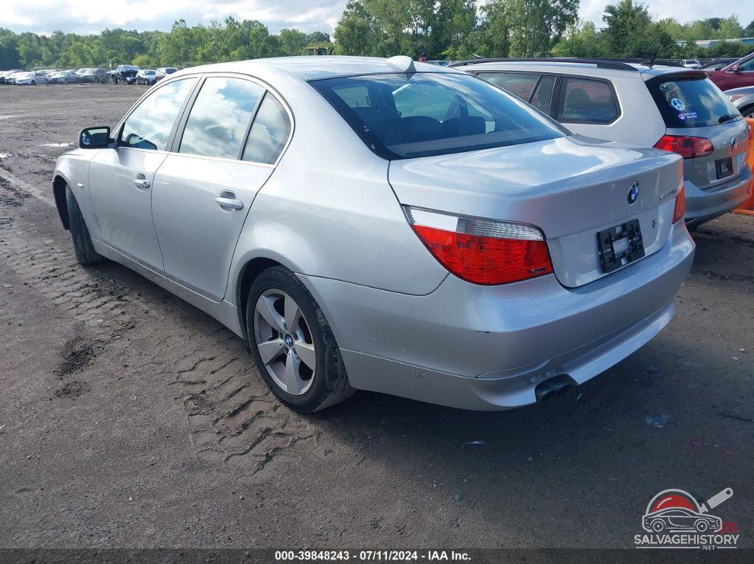 WBANF73587CU25010 2007 BMW 530XI photo no. 3