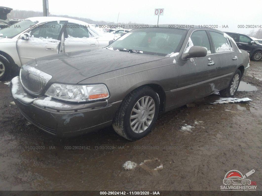 1LNHM81W54Y627093 2004 LINCOLN TOWN CAR photo no. 2