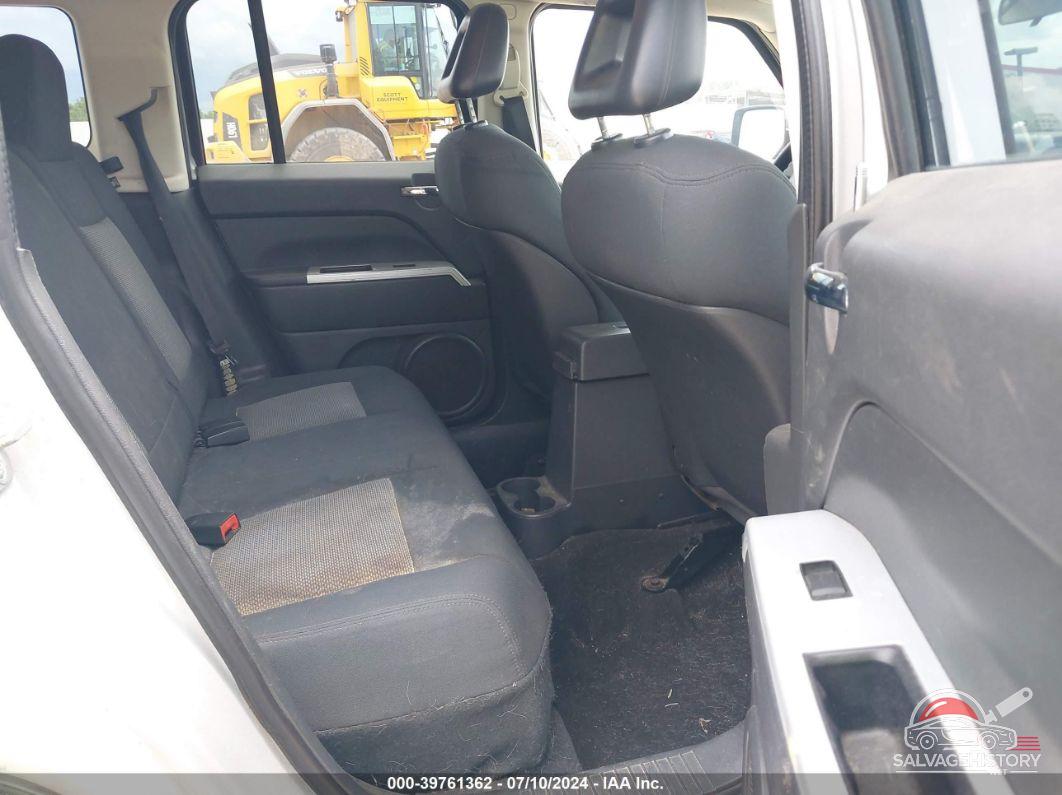 1J8FF28WX8D543575 2008 JEEP PATRIOT photo no. 8