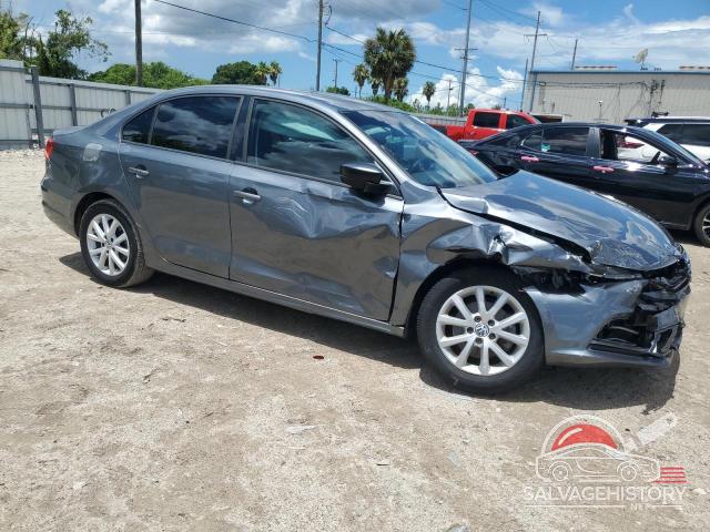 3VWD07AJ2FM208692 2015 VOLKSWAGEN JETTA photo no. 4
