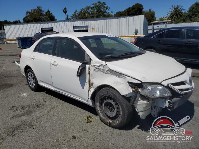 JTDBU4EE3BJ105816 2011 TOYOTA COROLLA photo no. 4