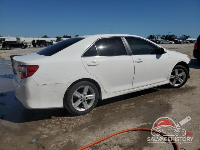4T1BF1FK8EU833918 2014 TOYOTA CAMRY photo no. 3
