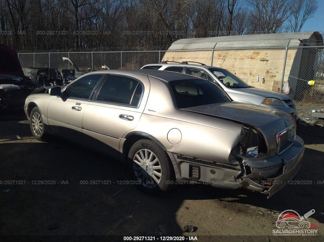 1LNHM82W13Y681455 2003 LINCOLN TOWN CAR photo no. 3