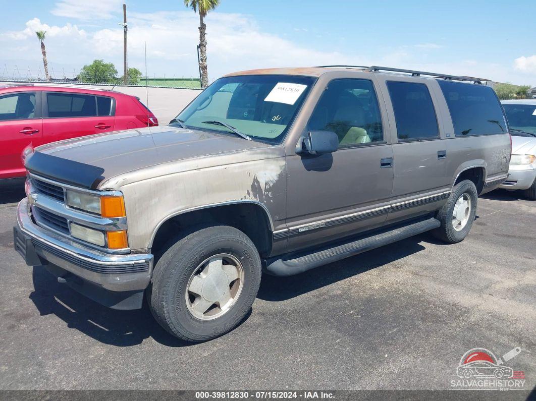 1GKFK16R5VJ718343 1997 GMC SUBURBAN 1500 photo no. 2