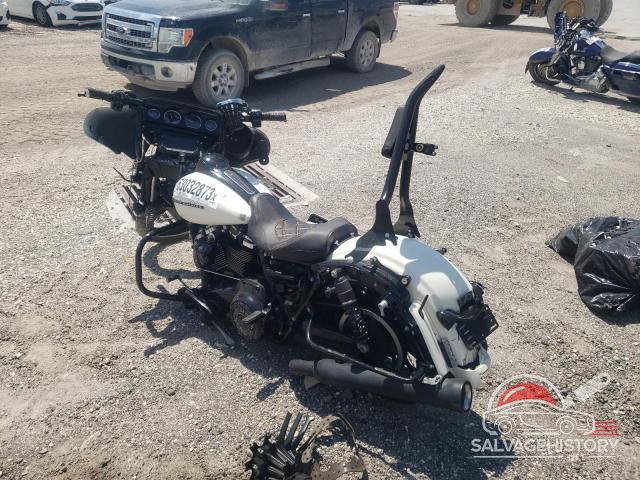 1HD1KRC19JB640557 2018 HARLEY-DAVIDSON FL photo no. 3