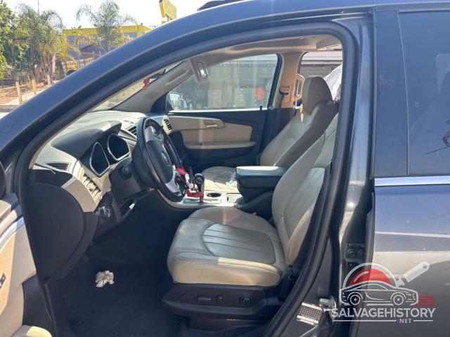 1GNKVLED1BJ366092 2011 CHEVROLET TRAVERSE photo no. 3