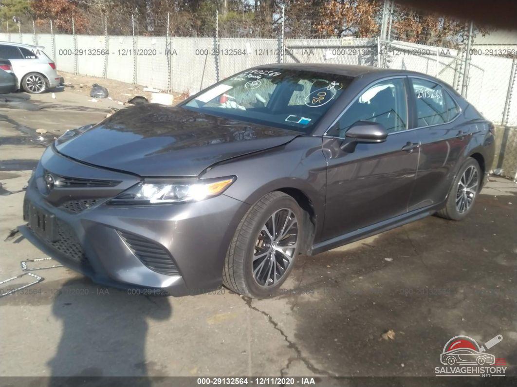 4T1B11HK8JU008029 2018 TOYOTA CAMRY photo no. 2