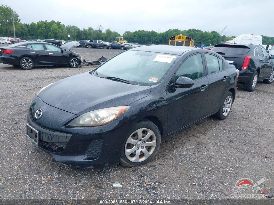 JM1BL1TGXD1758829 2013 MAZDA MAZDA3 photo no. 2