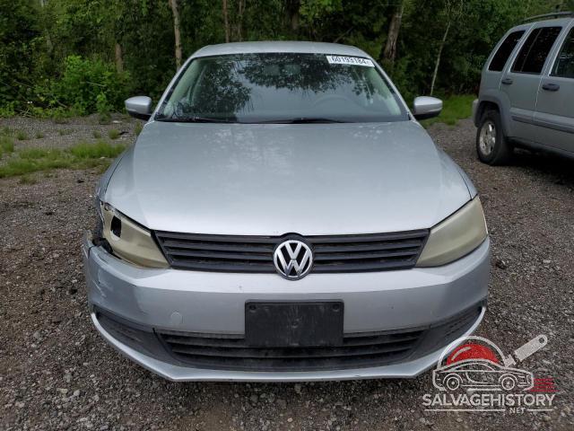 3VW2K7AJ2EM252983 2014 VOLKSWAGEN JETTA photo no. 5