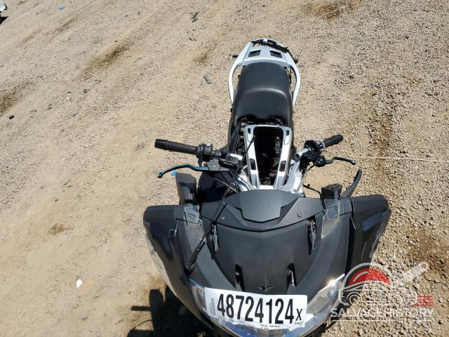 WB1044001BZW18970 2011 BMW R-SERIES photo no. 5