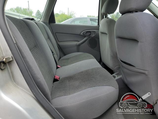 1FAFP36334W137483 2004 FORD FOCUS photo no. 10