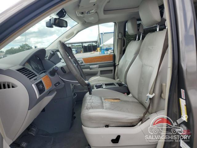 2A4RR7DX6AR414530 2010 CHRYSLER MINIVAN photo no. 7