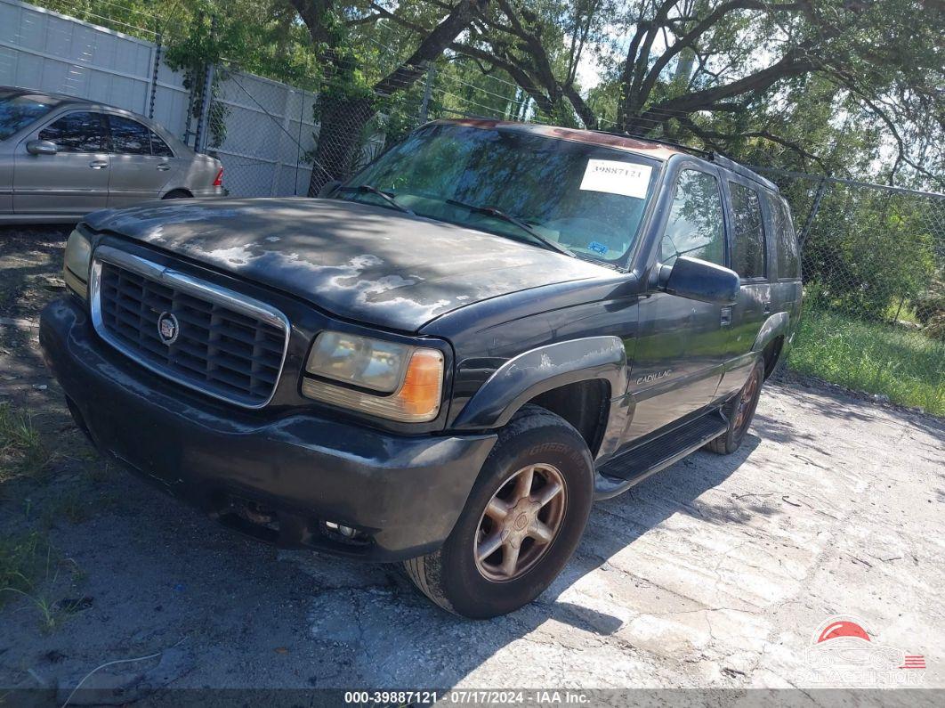 1GYEK13R4YR138707 2000 CADILLAC ESCALADE photo no. 2