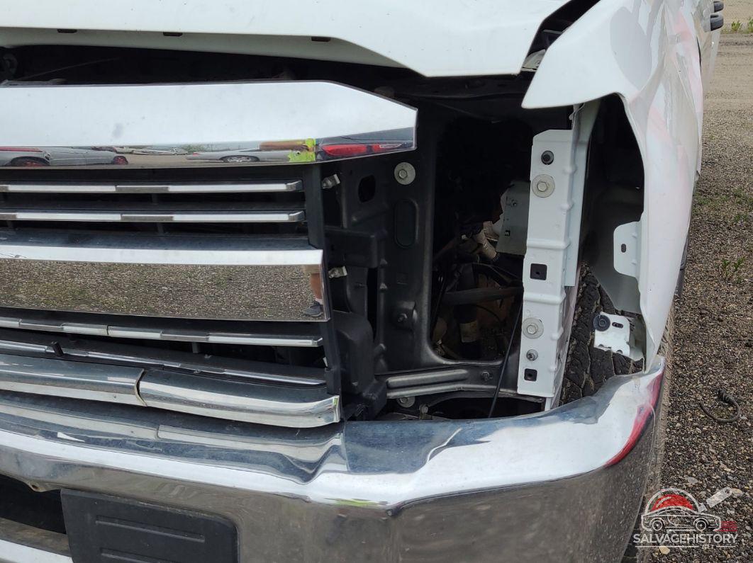 1GC1KUEG8JF210307 2018 CHEVROLET SILVERADO 2500HD photo no. 8