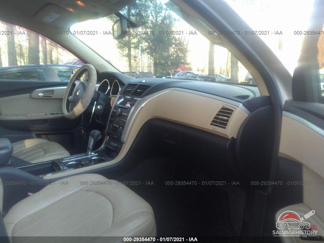 1GNKRLED1BJ361978 2011 CHEVROLET TRAVERSE photo no. 5