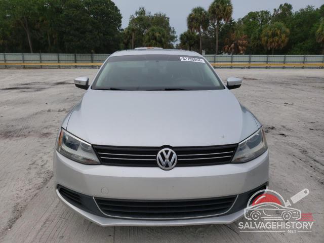 3VWD07AJ6EM378617 2014 VOLKSWAGEN JETTA photo no. 5