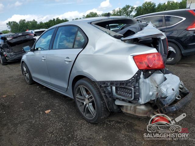 3VWD17AJ9EM257514 2014 VOLKSWAGEN JETTA photo no. 2