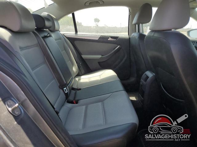 3VW637AJ9GM370742 2016 VOLKSWAGEN JETTA photo no. 10
