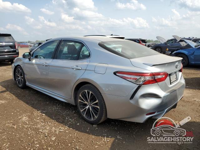 4T1B11HK4JU118771 2018 TOYOTA CAMRY photo no. 2