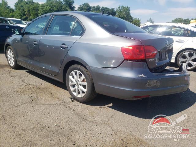 3VWDP7AJ9DM395910 2013 VOLKSWAGEN JETTA photo no. 2