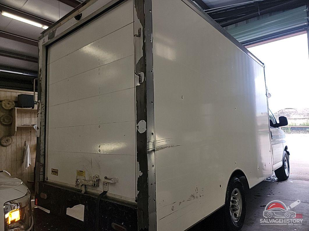 1GB0GRFG4K1220120 2019 CHEVROLET EXPRESS G3500 photo no. 10