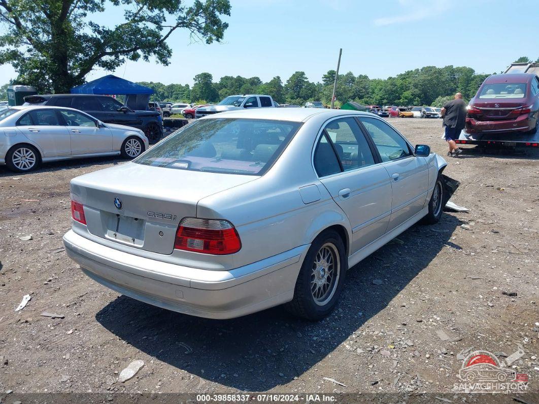 WBADT434X2GY95194 2002 BMW 525IA photo no. 4