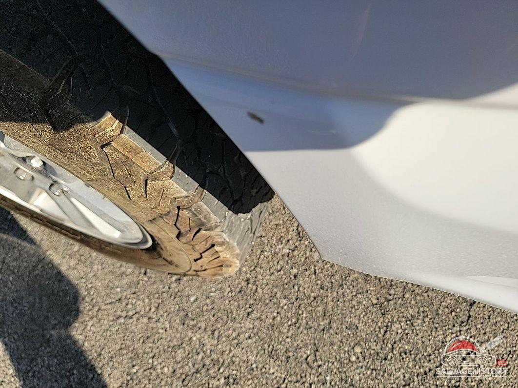 1FTFW1E50JKF07473 2018 FORD F-150 photo no. 2
